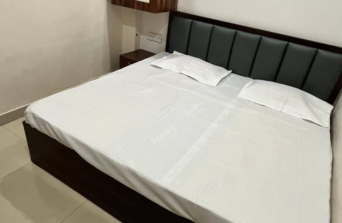 Varanasi Hotel | Spacious hotel suites with 9 bedrooms and WiFi, AC in enchanting Varanasi