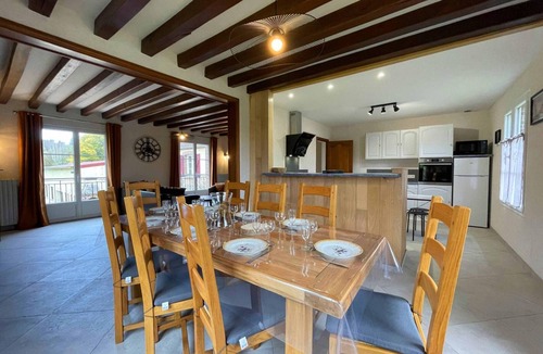 Moutiers au Perche Cottage | Spacious house with garden, pets allowed, ideal for family or friends