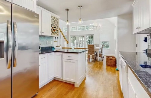 Dennis Port House | Spacious house 2 minute walk to Sea Street Beach & Pelham House