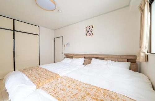 Nagawa Apartment | Spacious house hotel-style linen 1 minute walk from the station 30 minutes to USJ 15 minutes to Dotonbori 7 minutes to Umeda