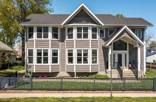 Effingham House | Spacious house in Effingham