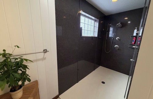 Effingham House | Spacious house in Effingham