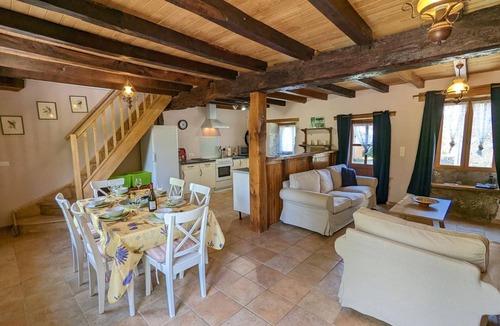 Massignac Cottage | Spacious house in Massignac with private garden
