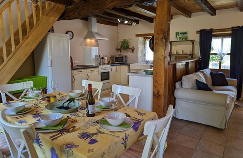 Massignac Cottage | Spacious house in Massignac with private garden
