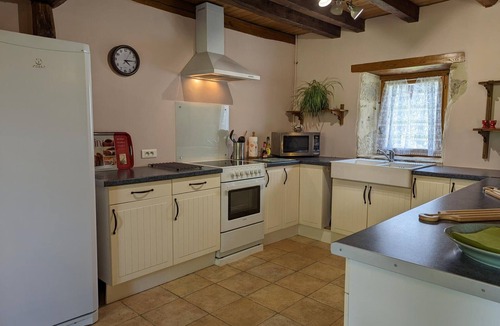 Massignac Cottage | Spacious house in Massignac with private garden