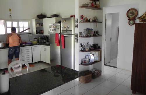 Guarajuba House | Spacious house inside a gated community in Itacimirim.