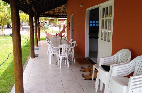 Guarajuba House | Spacious house inside a gated community in Itacimirim.