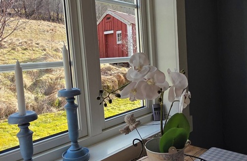 Gjemnes Municipality House | Spacious house in peaceful countryside - perfect for hiking, fishing and relaxation