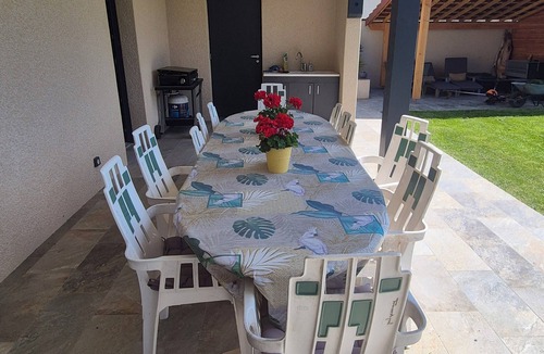 Sault-Brenaz Villa | Spacious house on the banks of the Rhône opposite the greenhouse island and via Rhôna