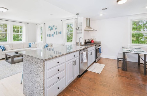 Braintree House | Spacious House on Sunset Lake 4 BR, 2 BA Unit 2 on Top Floor