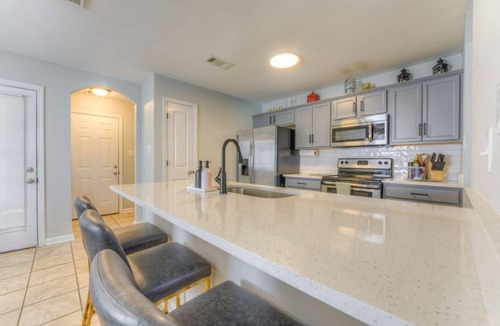 Gray's Creek House | Spacious house with garage