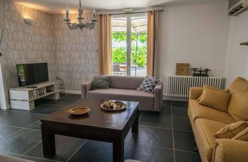 Courbiac House | Spacious house with 3 bedrooms and their own bathroom and toilet.