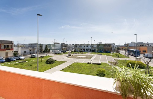 Carmiano House | Spacious House With Garden