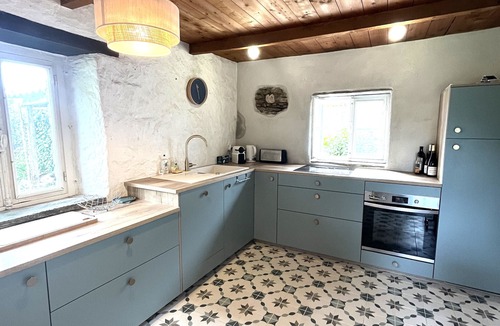 Groix House | Spacious house with garden in the heart of Lomener