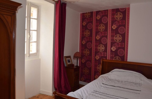 Monteils House | Spacious house with peaceful garden in the heart of a beautiful village.
