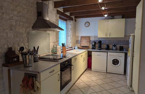 Angeduc Cottage | Spacious house with pool and WiFi in Charente