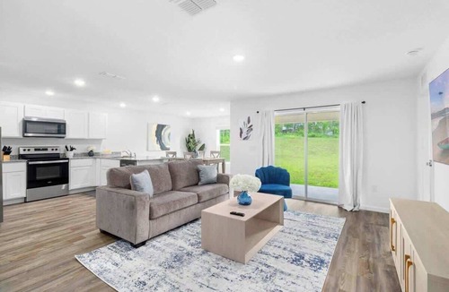 Spring Hill House | Spacious House with Garden | Ideal for Long Stays