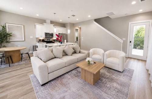 Northside House | Spacious Houston 3BR near MAJOR INTERNATIONAL SPORTING EVENT events downtown nightlife dining stadiums and IAH airport