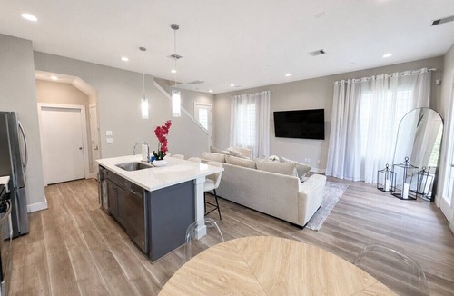 Northside House | Spacious Houston 3BR near MAJOR INTERNATIONAL SPORTING EVENT events downtown nightlife dining stadiums and IAH airport