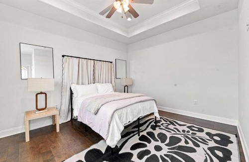 Spring Branch East Apartment | Spacious Houston Home with Private Yard & Hot Tub