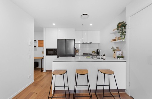 Newstead Apartment | Spacious Inner-City Apartment with Pool