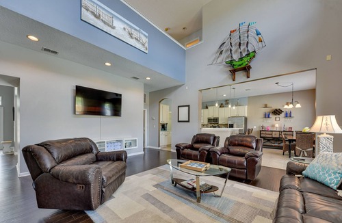 Northside House | Spacious Jacksonville Vacation Home - Private Pool