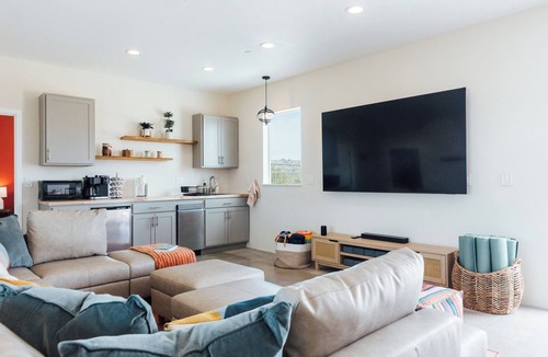 Joshua Tree House | Spacious Joshua Tree Retreat for Large Groups w/Heated Pool, Hot Tub & Views