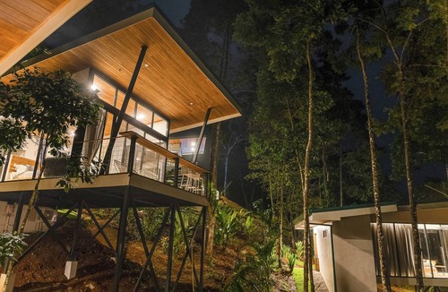 Penjamo House | Spacious Jungle Bungalow near La Fortuna/Pool, Nature & Comfort/Strelitzia