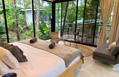 Penjamo House | Spacious Jungle Bungalow near La Fortuna/Pool, Nature & Comfort/Strelitzia
