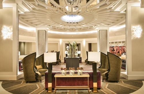 Whitehaven Hotel | Spacious Junior Living Room -Outdoor Pool -Gym -Restaurants -Airport Shuttle