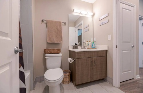 North Kansas City Apartment | Spacious Kansas City Midtown Airbnb 2BR/2BA