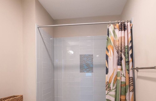 Gladstone Apartment | Spacious Kansas City Midtown 2BR/2BA