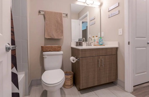 Gladstone Apartment | Spacious Kansas City Midtown 2BR/2BA