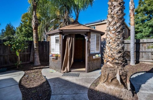 Stanislaus County House | Spacious Kid Friendly Lux Home w/Pool, BBQ,Garage