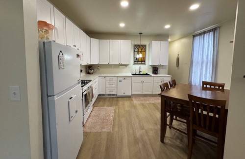 Hannibal Apartment | Spacious king-bed apartment with endless hot water. Only blocks from downtown!