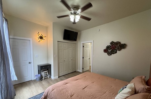 Hannibal Apartment | Spacious king-bed apartment with endless hot water. Only blocks from downtown!