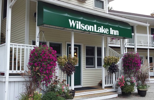 Dryden House | Spacious King Room with AC, WiFi in Peaceful Wilton