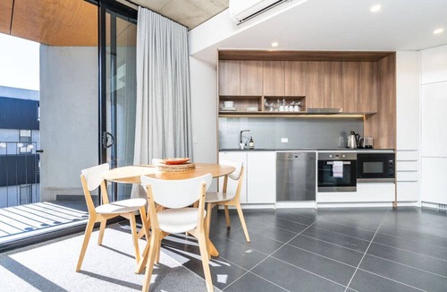 Kingston Apartment | Spacious Kingston Foreshore Apt