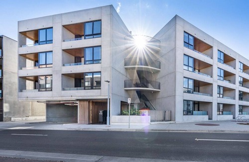 Kingston Apartment | Spacious Kingston Foreshore Apt