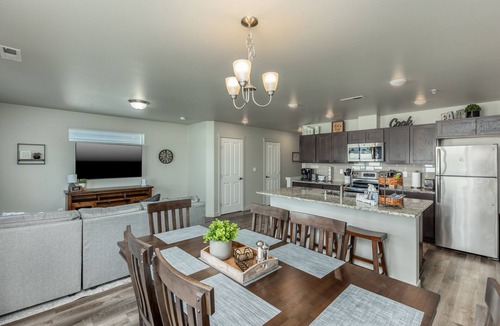 Kennewick House | Spacious kitchen suitable for large groups, close to shopping, parks & wineries.