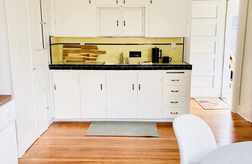 Kitsilano House | Spacious Kitsilano 2BR - Walk to Beach + Trendy Shops + Heritage Infused