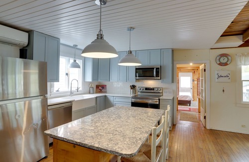 Lakeside Cottage | Spacious Lakeside Cottage - 2 Miles to Marblehead!