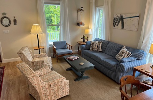 Lakeside House | Spacious Lakeside cottage - Sleeps 16 - steps to Pool, Fitness, & Pickleball
