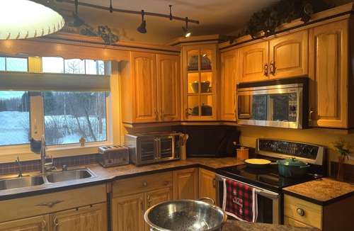 Village of Vilna Ski Chalet | Spacious Lake Front Chalet on Golf Resort- 3 minutes from Iron Horse Trail!