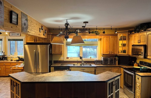 Village of Vilna Ski Chalet | Spacious Lake Front Chalet on Golf Resort- 3 minutes from Iron Horse Trail!