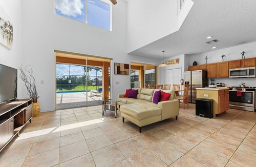 Lake Berkley House | Spacious Lake Front Villa with Private Pool & Spa