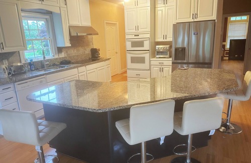 Conyers House | Spacious Lake House with Game Room & Family Amenities and Pc gaming