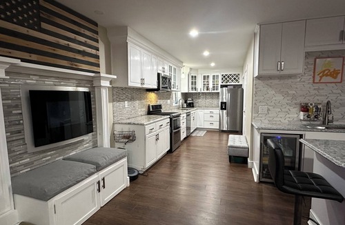 Haslett House | Spacious Lake Lansing Home 6-bedrooms 4.5 bathrooms.