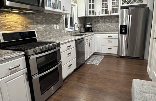 Haslett House | Spacious Lake Lansing Home 6-bedrooms 4.5 bathrooms.