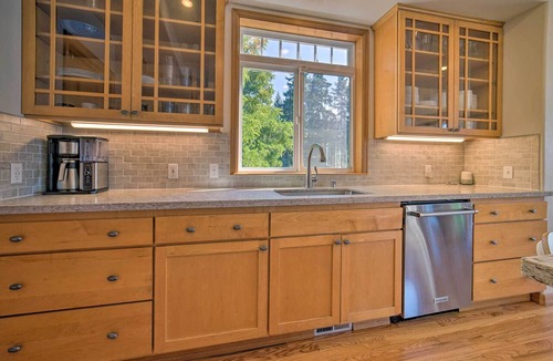 Lake Stevens House | Spacious Lake Stevens Home w/Fire Pit, Patio